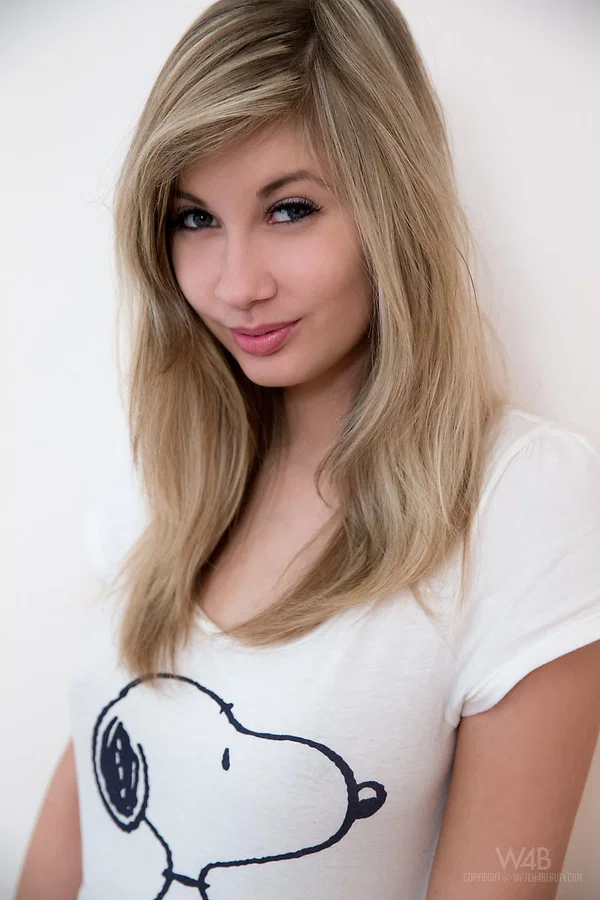 Sexy beautiful teen Holy removes shorts and t-shirt to toy horny little pussy  - Teen, Glamour, Legs, Babe, Shorts, Blonde, Clothed, Pussy, Shaved, Face  - Photo 2
