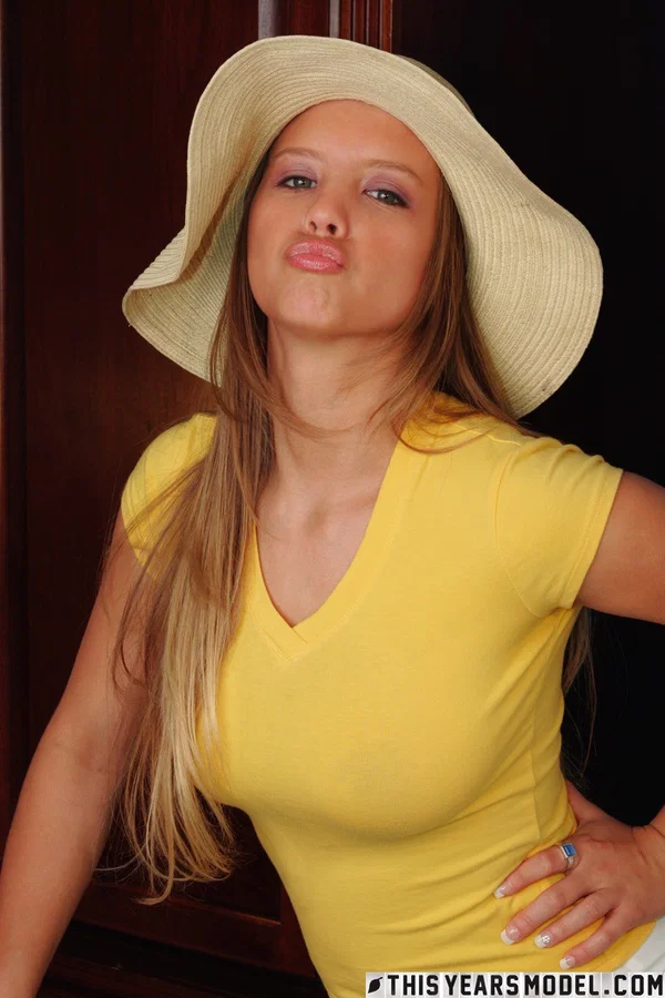 Gorgeous girl Dawson Miller gets naked while wearing a floppy sun hat  - Beautiful, Ass, Solo, Babe, Clothed, Nipples, Natural Tits, PAWG, Tiny Tits, Amateur  - Photo 3