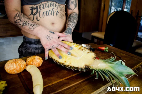 Tess X & Roxy Staxxx make use of fruits during lesbian sex on a kitchen island  - Reality, Lesbian, Tattoo, Kitchen, Brunette, Kissing, Ass, PAWG  - Photo 14