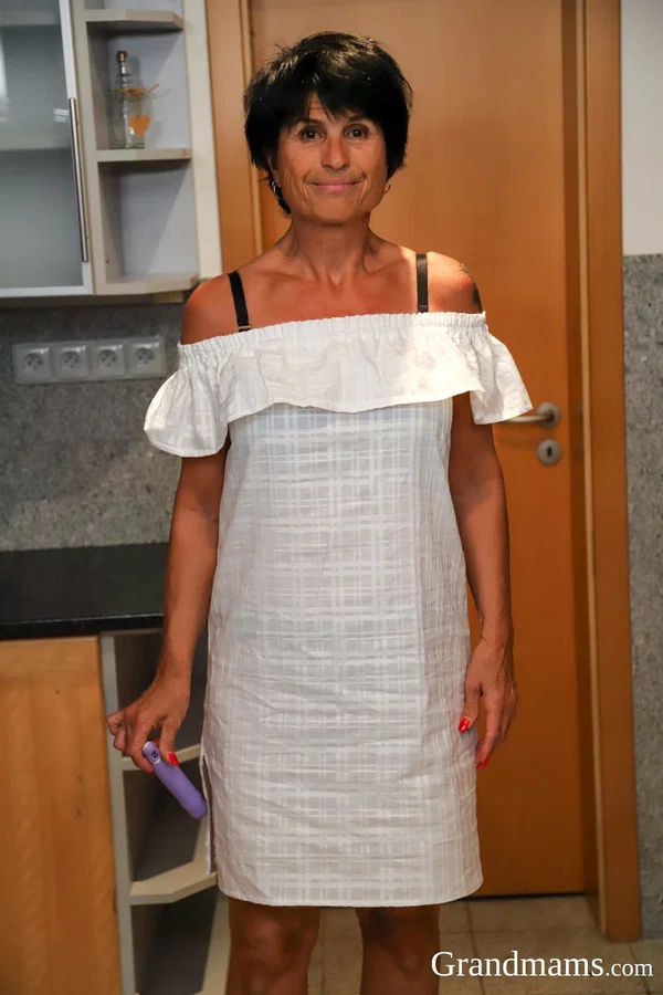 Oldie X starring Petra Naked Porn Pics  - Cougar, Old Young, Mature, Brunette  - Photo 1