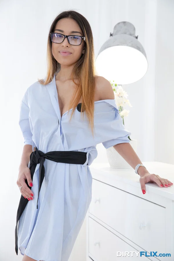 Tattooed teen Roxy Lips strums a guitar before anal sex with her glasses on  - Glasses, Hardcore, Ass Fucking, Teen, High Heels, Seduction, Anal, Amateur, Shaved, Reality  - Photo 1