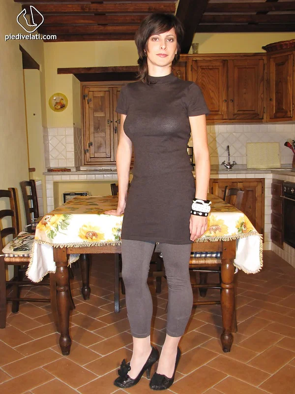 Brunette babe Elena showing her foot fetish pantyhose  - Non Nude, Clothed, Babe, Feet, Legs, Short Hair, High Heels, Beautiful, Solo  - Photo 2