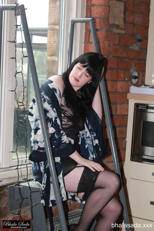 Dark-haired MILF posing in her super sexy black outfit in a solo  - MILF, Stockings, Beautiful, Skirt, Brunette, Legs, Non Nude, High Heels, Outdoor, Babe  - Photo 3