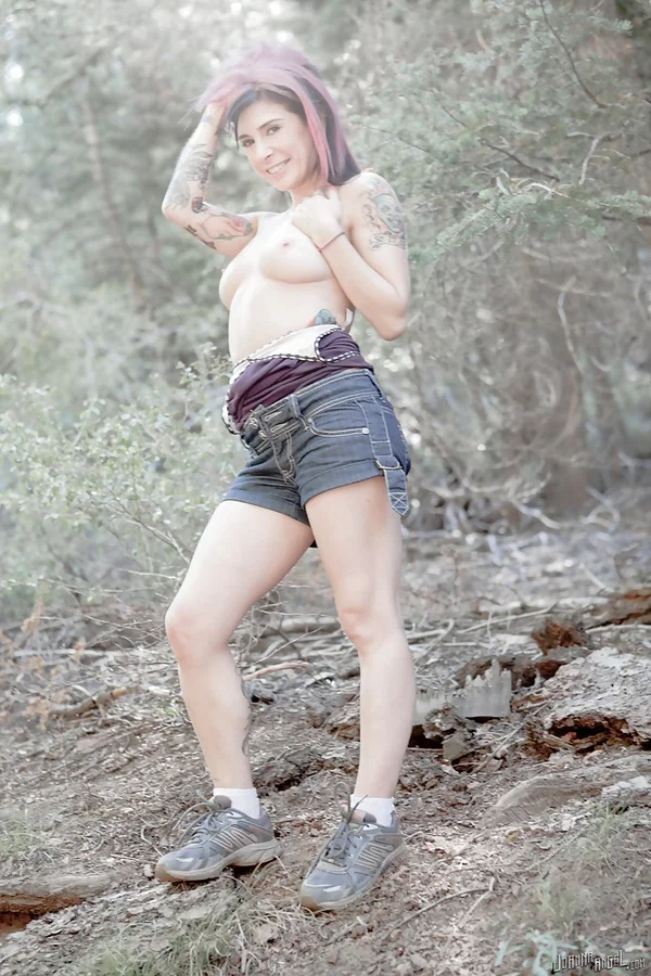 Astounding amateur milf Joanna Angel is masturbating outdoors  - Amateur, MILF, Tattoo, Shorts, Arab, Ass, Masturbation, Pussy, Close Up, Clothed  - Photo 7