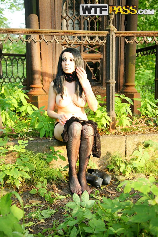 Dark haired girl Zuza takes a cumshot in her mouth after sex in a grassy area  - Leather, Pantyhose, Outdoor, Public, Big Tits, Cumshot, Face, Amateur, Ass Fucking, Pussy  - Photo 4