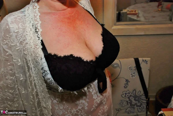 Older British lady Juicey Janey pulls out her big natural tits in a straw hat  - Mature, Lingerie, MILF, Amateur, Short Hair, Big Tits, Panties, British, Natural Tits, Close Up  - Photo 4
