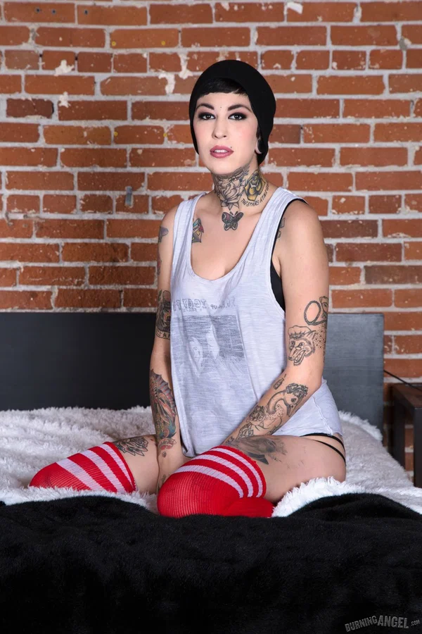 Punk girl Aayla Secura showcases her bald pussy in thigh high socks  - Fetish, Latina, Short Hair, Non Nude, Pussy, Spreading  - Photo 2