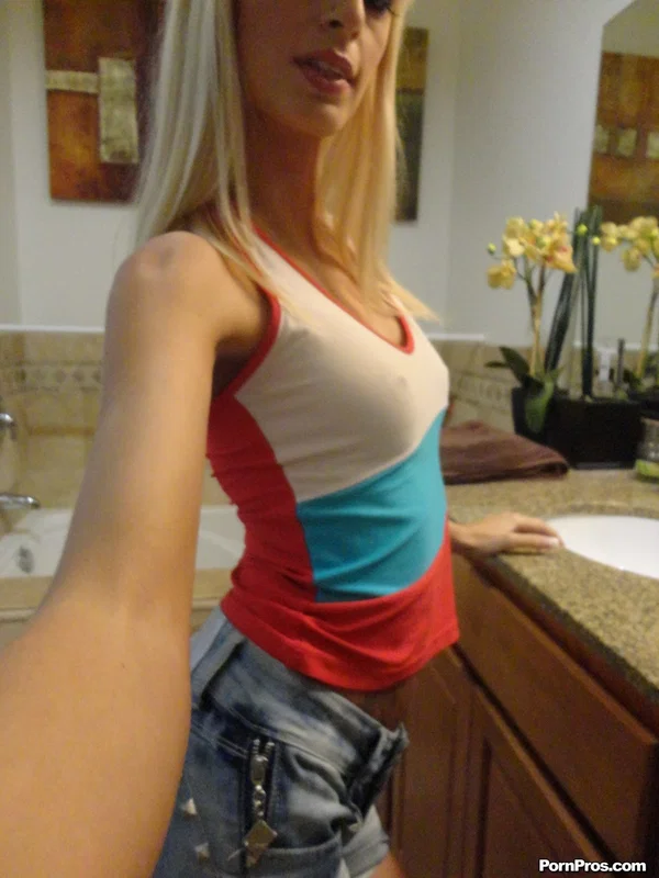 Portuguese blondie Erica Fontes enjoys stripping and showing her lovely body  - Piercing, Teen, Skinny, Cute, Blonde, Spreading, Non Nude, Pussy  - Photo 14