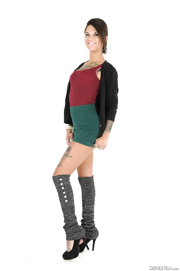Staggering babe Bonnie Rotten posing in stockings and showing tits  - Tattoo, Stockings, High Heels, Clothed, Babe, Legs, Skirt, Ass, Lingerie, Beautiful  - Photo 2
