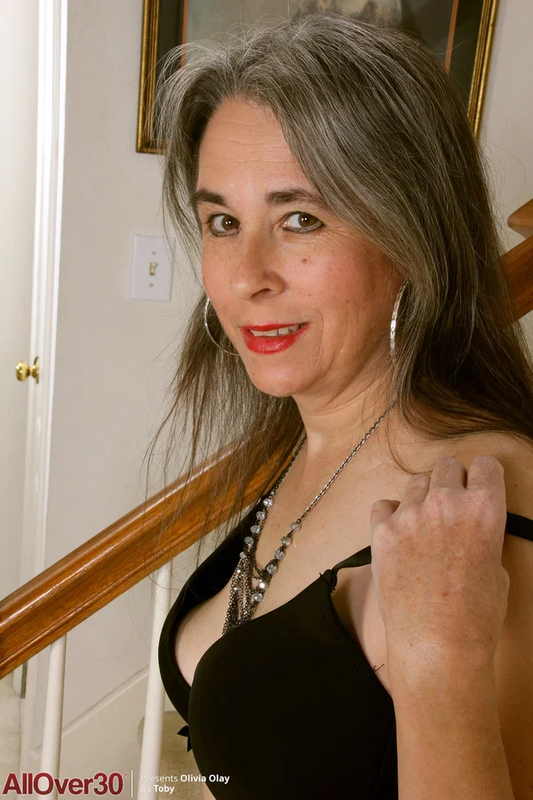 Mature lady Olivia Olay strips fully naked & spreads her hairy pussy  - Saggy Tits, Mature, BBW, Big Tits, Thick, Chubby, Amateur, Nipples, Curvy, Pussy  - Photo 5