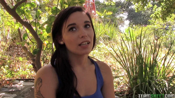 Brunette teen Riley Momsen sucks stranger's cock at the park & bangs for money  - Teen, Sexy, Amateur, Cute, Outdoor, Pussy, Spreading, Brunette, Cowgirl, Non Nude  - Photo 1