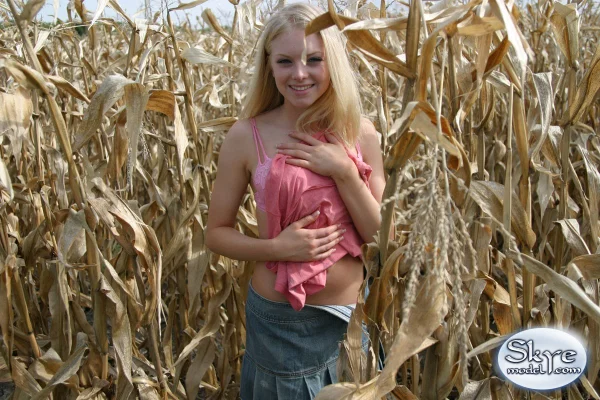 Blond amateur Skye Model flashers her bare ass among the corn stalks  - Non Nude, Outdoor, Blonde, Teen, Amateur, Ass, Close Up, Clothed, Upskirt, Babe  - Photo 10