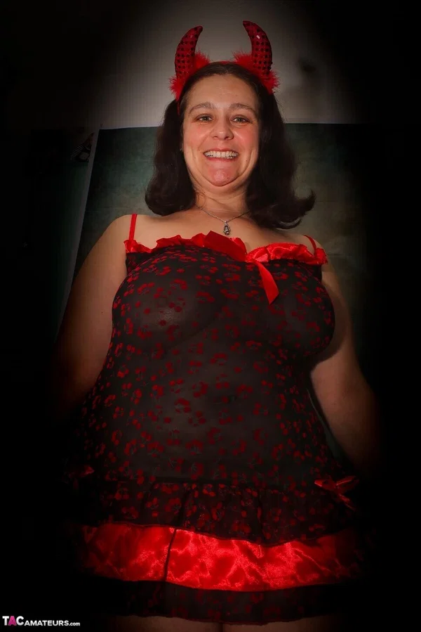Mature amateur Cheeky Dee shows her big saggy tits in a variety of outfits  - Chubby, Mature, Curvy, Thick, Big Tits, BBW, Cosplay, Close Up, Saggy Tits, Lingerie  - Photo 10