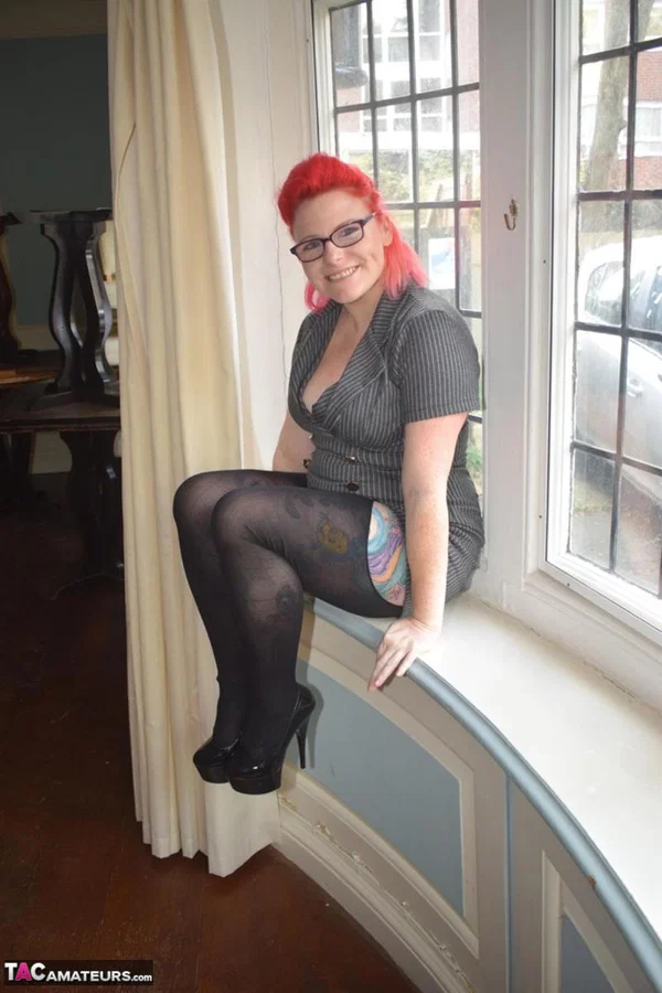 Middle-aged amateur Mollie Foxxx exposes herself in crotchless pantyhose  - Mature, Chubby, Curvy, Glasses, Pantyhose, BBW, Thick, Amateur, Redhead, Clothed  - Photo 13