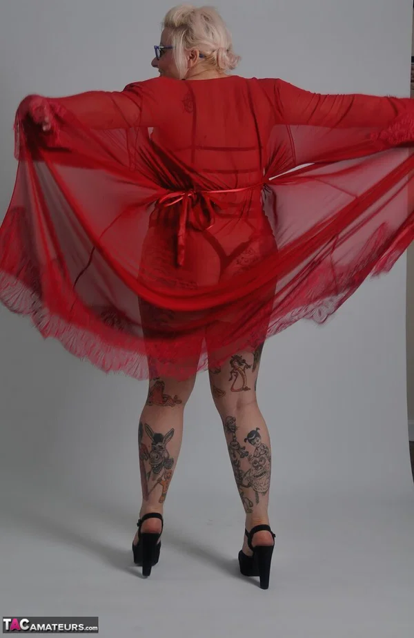 Tattooed blonde Mollie Foxxx removes her dress while wearing glasses  - Mature, Chubby, Thick, Curvy, Lingerie, Glasses, British, Redhead, BBW, Tattoo  - Photo 14