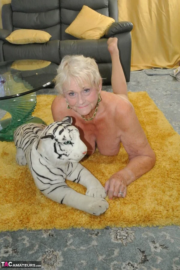 Blonde granny Sparkle sports a pair of stockings while posing in the nude  - Granny, BBW, Chubby, Saggy Tits, Amateur, Legs, Curvy, Thick, Short Hair, Stockings  - Photo 15