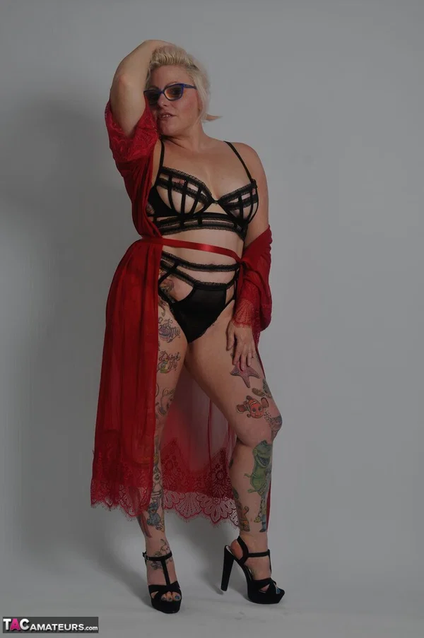 Tattooed blonde Mollie Foxxx removes her dress while wearing glasses  - Mature, Chubby, Thick, Curvy, Lingerie, Glasses, British, Redhead, BBW, Tattoo  - Photo 15