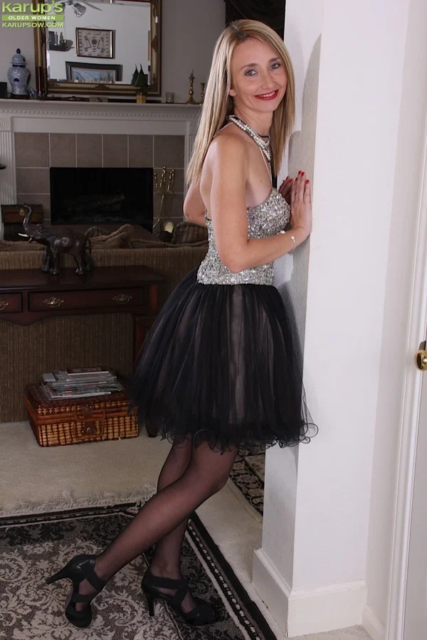 Classy older woman Heidi Van Moore shedding sexy skirt to reveal hairy pussy  - Mature, Hairy, Close Up, Ass, Pussy, Legs, Spreading, Stockings, Clothed, Skirt  - Photo 1