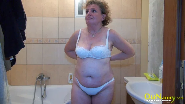 Horny granny Henrietta blowing her man to arouse his flaccid cock  - Small Cock, Granny, Chubby, Saggy Tits, Curvy, BBW, Thick, Bath, Reality, Blowjob  - Photo 2