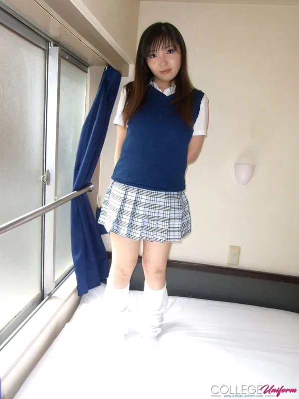 Japanese coed Haruka Ohsawa frees her full breasts before a POV blowjob  - Japanese, Schoolgirl, College, Uniform  - Photo 8