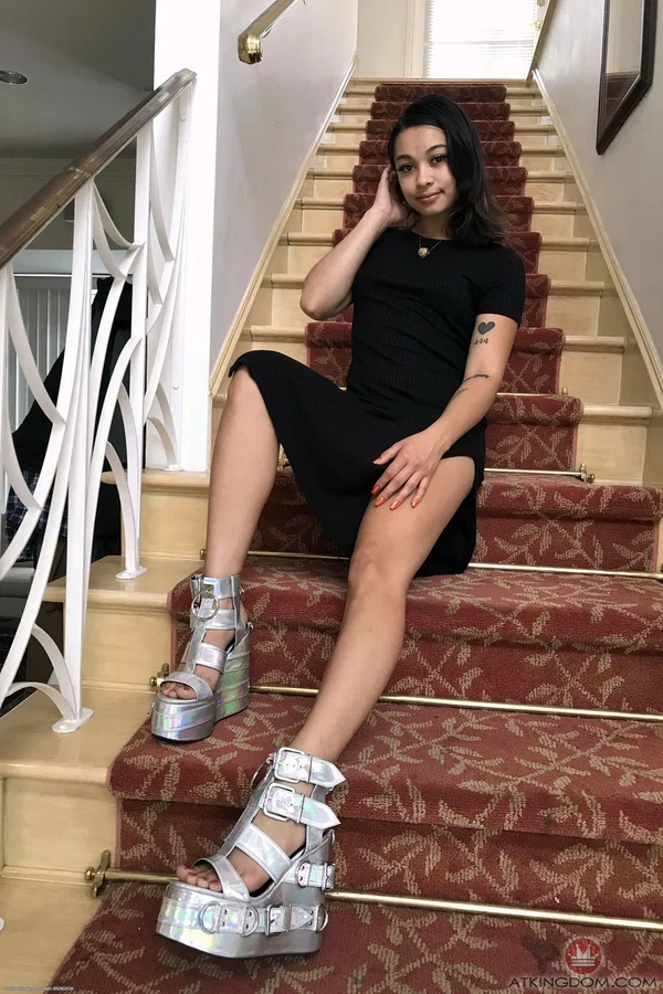 Beautiful teen Iris Ivy displays her sexy toes and her Asian pussy up close  - Asian, Asshole, Pussy, Cameltoe, Spreading, Close Up, Ass, Hairy, Step Sister, Amateur  - Photo 3