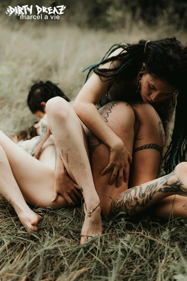Three tattooed girls share lesbian kisses in long grass near a fir tree  - Tattoo, Humping, Threesome, Fetish, Lesbian, Ass, Ass Licking, Outdoor, Pigtails, Kissing  - Photo 2