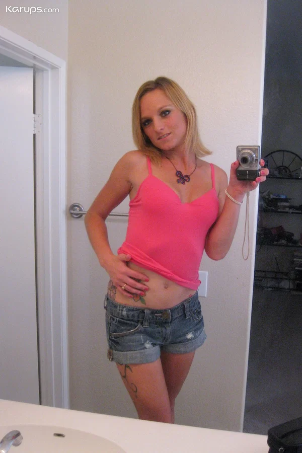 Karups Hometown Amateurs starring Melanie Masters Sex Images  - Amateur, Teen, Shorts, Skinny, Petite, Jeans, Blonde, White, Cute  - Photo 2