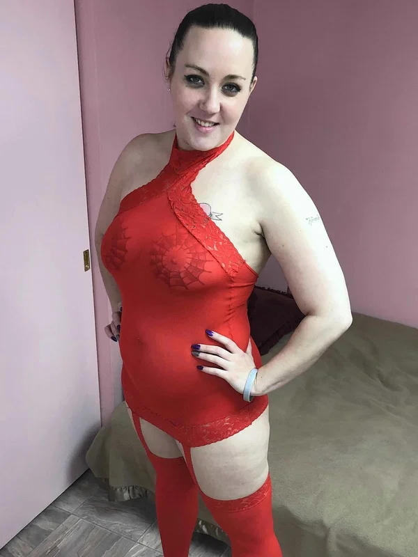 Curvy MILF Selena Sky unveils her tattooed breasts and masturbates  - Chubby, BBW, Curvy, Beautiful, MILF, Thick, Amateur, Tattoo, Pussy, Spreading  - Photo 1