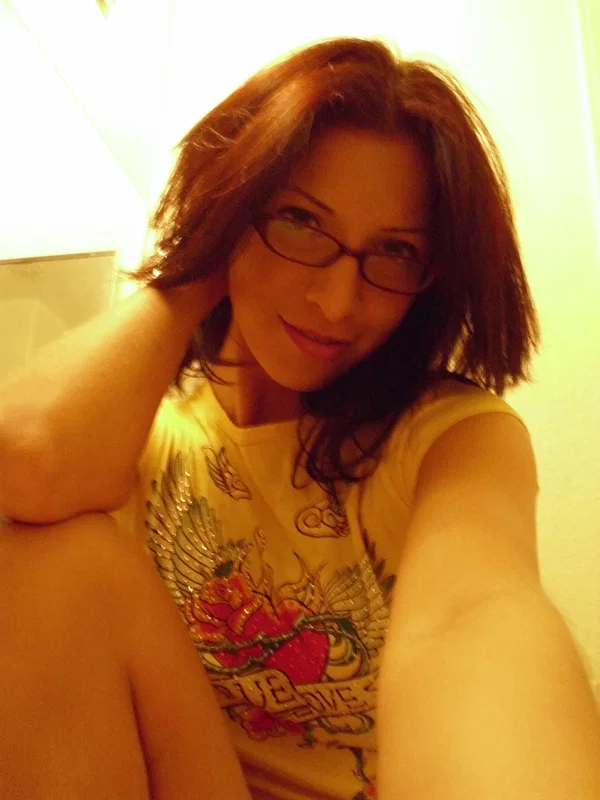 Nerdy teen babe Cydella Stones teases with her big tits in a solo  - Selfie, Close Up, Glasses, Teen, Amateur, Big Tits, Solo, PAWG, Ass, Beautiful  - Photo 2