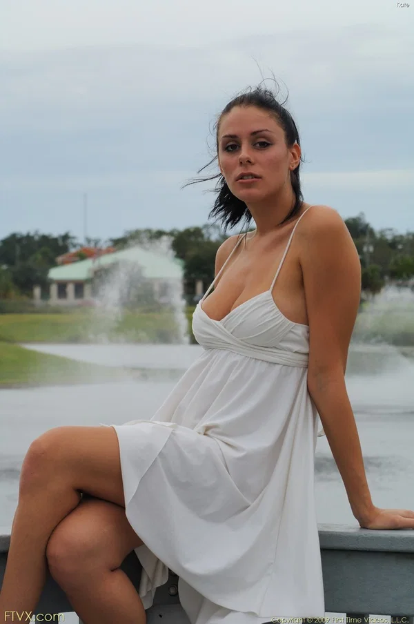 Glamour babe Kate does upskirting and flashes her cute camel toe in public  - Threesome, Tall, Upskirt, Outdoor, Clothed, Skirt, Pretty, Sexy, Perfect, High Heels  - Photo 1