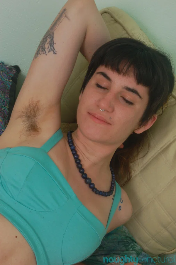 Short-haired amateur Joey Minx flaunts her feet & hairy body parts on the bed  - Feet, Hairy, Pale, Amateur, Undressing, Shorts, Non Nude, Pretty, Armpit, Pussy  - Photo 2