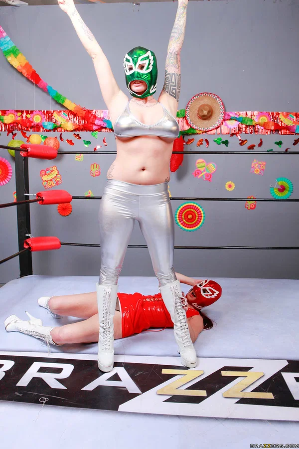 Sporty redhead milf Tiffany Mynx bangs a ref after the wrestling match  - Mature, Pornstar, Big Tits, Blonde, Blowjob, Cowgirl, Big Clit, Pussy, Spreading, Non Nude  - Photo 4