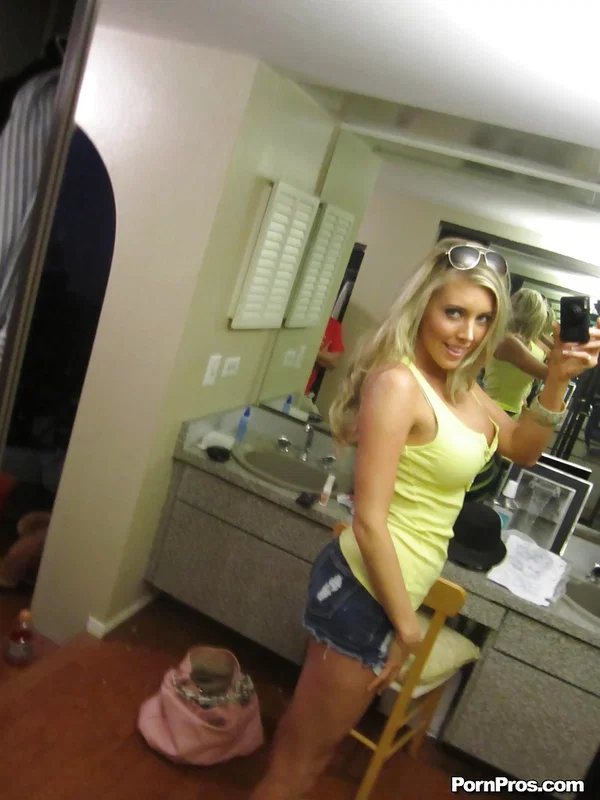 Blonde girlfriend Samantha Saint reveals her big tits and an excellent ass  - Selfie, Girlfriend, Clothed, Blonde, Babe, Shorts, Big Tits, Skirt, Undressing, Ass  - Photo 10