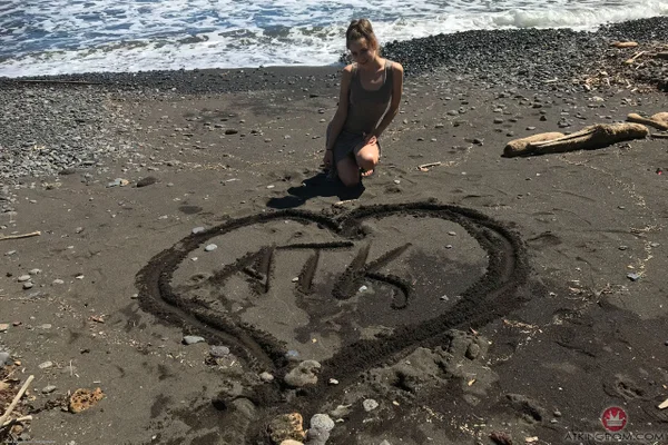 Skinny American girlfriend Kyler Quinn poses nude & masturbates in public  - Public, Girlfriend, Amateur, Beach, Petite, Feet, Teen, Step Sister, Outdoor, Pussy  - Photo 18