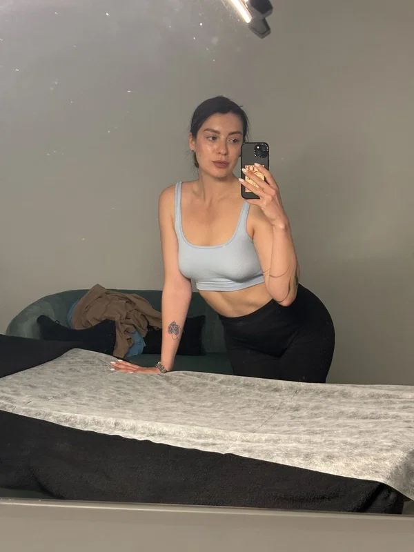 Sexy brunette Scarlett Oharra teases with her amazing butt cheeks  - Selfie, Panties, Amateur, Skinny, Shorts, Model, Feet, Non Nude, Glamour, Glasses  - Photo 6