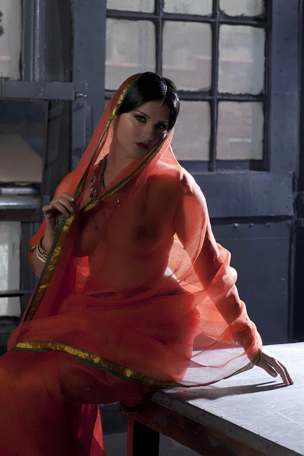 Busty solo girl Sunny Leone models solo in see thru Indian attire  - Indian, MILF, Clothed, Pornstar, Teen, Cute, Non Nude  - Photo 15