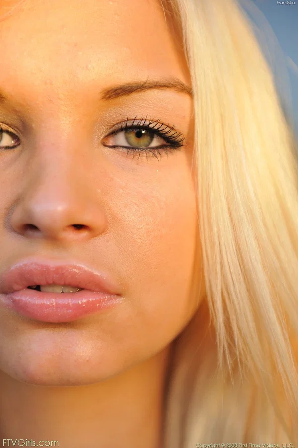 Glamorous blonde Franziska shows her slender body & masturbates with a banana  - Blonde, Face, Sexy, Panties, Pussy, Beautiful, Skinny, Amateur, Model, Feet  - Photo 6
