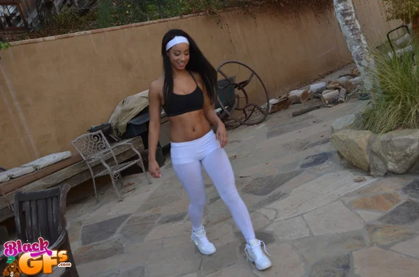 Flexible amateur Latina cutie Teanna Trump works out in yoga pants outdoors  - Nun, Latina, Amateur, Clothed, Flexible, Outdoor, Yoga Pants, Brunette, Close Up, Spreading  - Photo 5