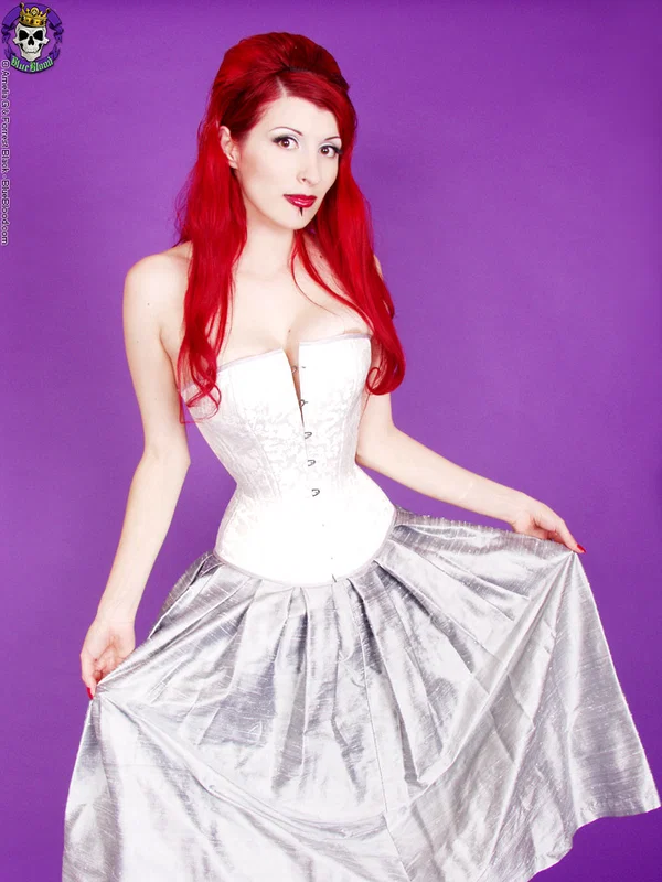 Pale redhead Yolanda models bare naked before donning clothing  - Fetish, Redhead, Beautiful, Pale, PAWG, Nipples, Skirt, Ass, Clothed, Legs  - Photo 14