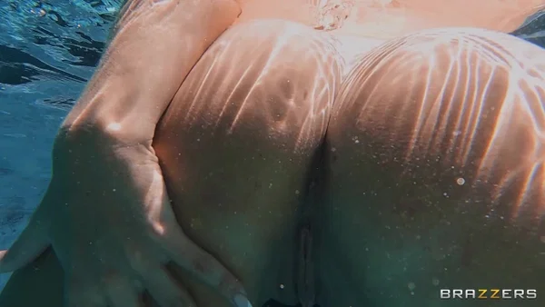 Pornstars Like It Big performed by Kayley Gunner, Keiran Lee Sex Images  - Underwater, Pornstar, MILF, Bikini, Big Tits, Perfect, Pussy, Handjob, Close Up, Hardcore  - Photo 2