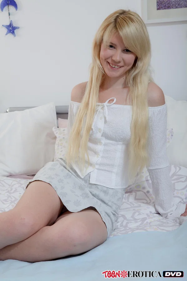 Young natural blonde Autilia disrobes before hardcore pussy to mouth sex  - Teen, Blonde, Cute, White  - Photo 3