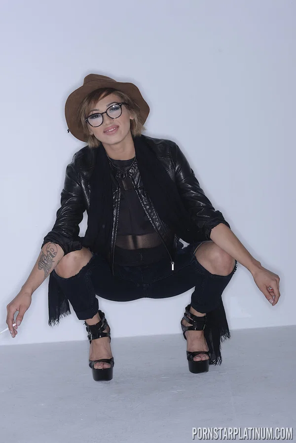 Sexy girl Aubrey Luna in hat smokes and lets guys see small tits  - Smoking, Short Hair, Sexy, Pornstar, Glasses, Non Nude  - Photo 3