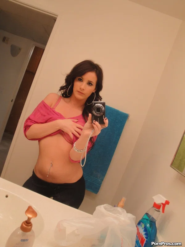 British girlfriend Mia Valentine takes photo of her sexy naked body in mirror  - Teen, Blonde, Cute, Non Nude  - Photo 2