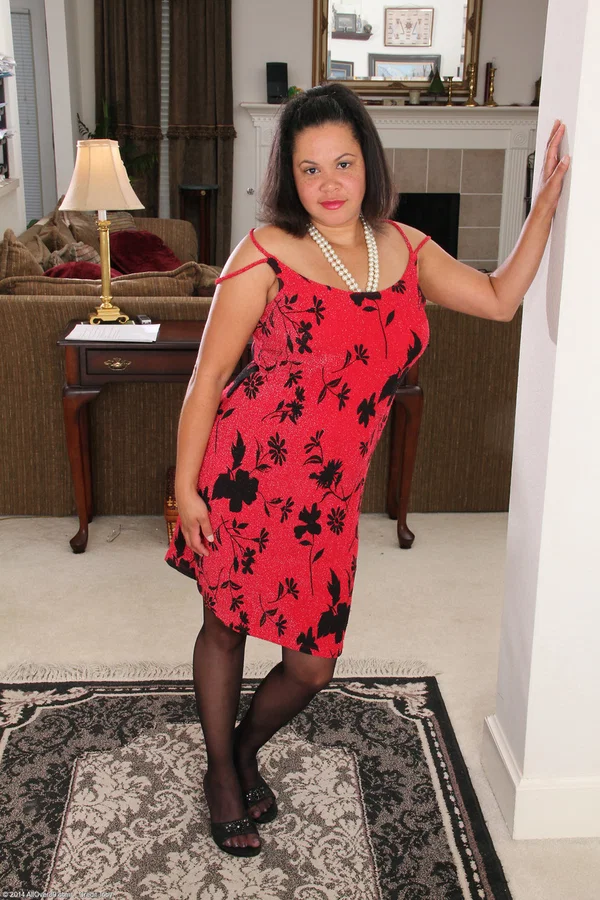 All Over 30 starring Valerie Wilson Nude Gallery  - Mature, MILF, Amateur  - Photo 3