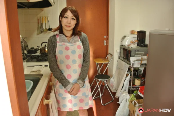 Japanese housewife Eri Fujino shows her tits and ass in an apron  - Japanese, Asian, Ass, PAWG, Babe, Beautiful, Solo, Brunette, Non Nude, Tiny Tits  - Photo 13
