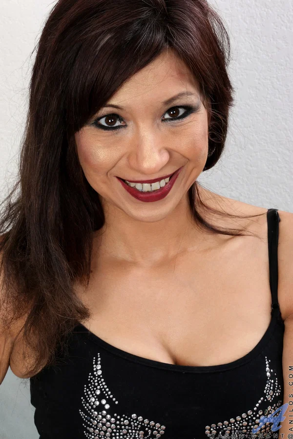 American MILF Tasha Grant reveals her small saggy tits and toys her coochie  - Wife, Mature, MILF, Tiny Tits, Natural Tits, Skinny, Pussy, Amateur, Masturbation, Dildo  - Photo 3