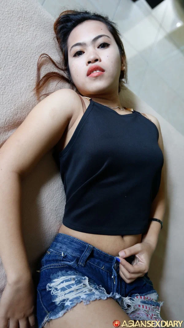 Petite Asian amateur Ros exposes her body and gets nailed in POV action  - Asian, Petite, Amateur  - Photo 3