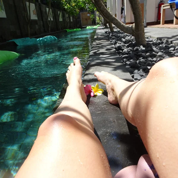 Amateur babe Elite Rose filming her sexy wet feet and toes outdoors  - Feet, Amateur, Close Up, Outdoor, Legs, Non Nude, Pretty, White  - Photo 6