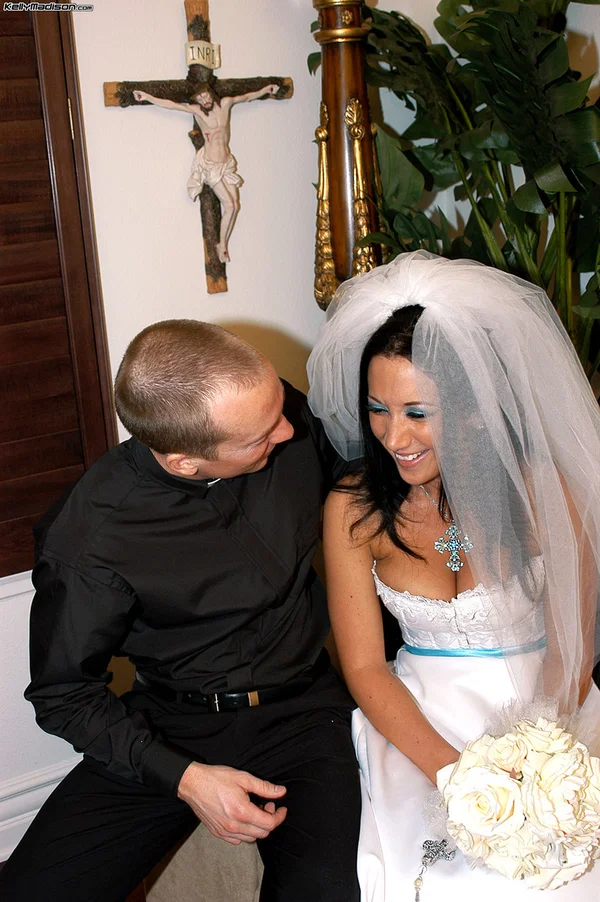Dark haired female Jayden Jaymes gets caught naked on her wedding night  - Groupsex, Big Tits, Pornstar, Non Nude, Feet, Brunette, Pussy  - Photo 8