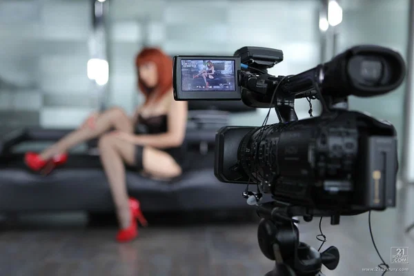 Kinky Russian redhead Mai Bailey plays with big pussy lips on camera  - Sexy, Redhead, European, Feet, Spreading, Non Nude  - Photo 7
